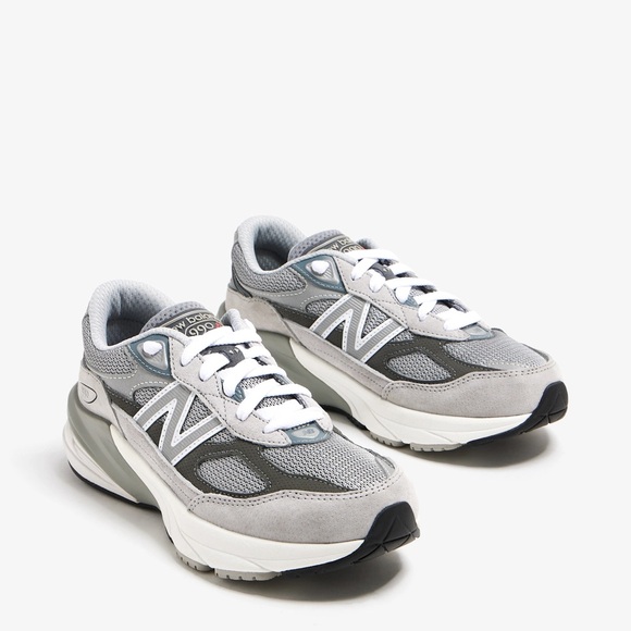 New Balance 990 V6
Boys' Grade School GC990GL6 - Picture 1 of 8